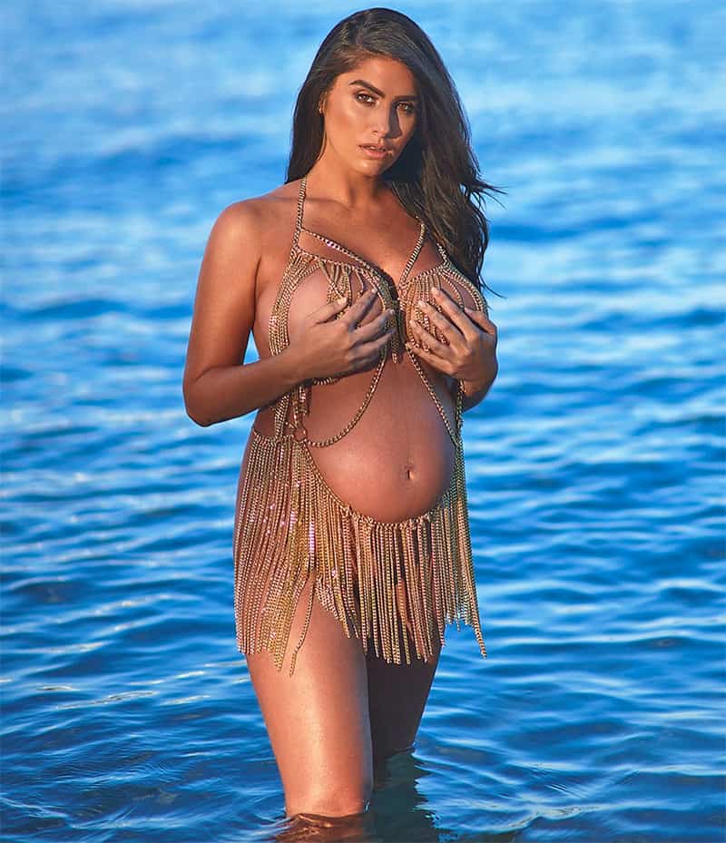 Hooters Girl Brittainy Taylor in pregnancy photoshoot.